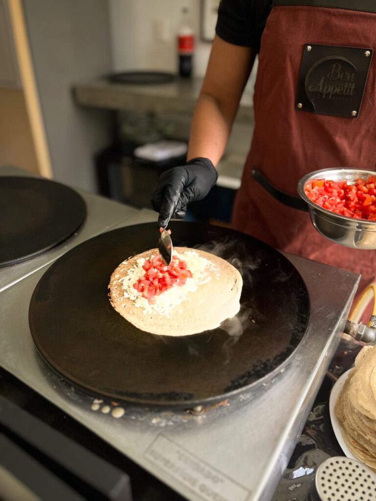 O Bon Appetit Buffet de Crepe Francês em São Paulo é a escolha ideal para confraternizações de fim de ano. Tem excelente custo-benefício, pode ser servido em qualquer espaço (inclusive no formato crepe no cone) e agrada todos os paladares com seu cardápio variado.